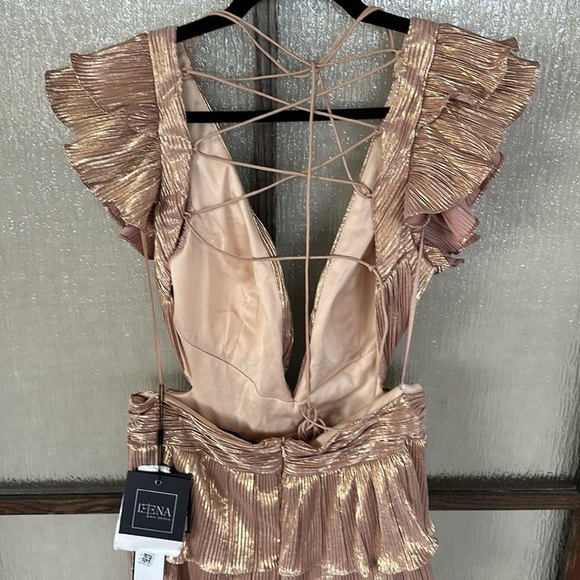 Mac Duggal
Ieena Metallic Tiered Gown size 12 NEW $498 - Picture 8 of 15